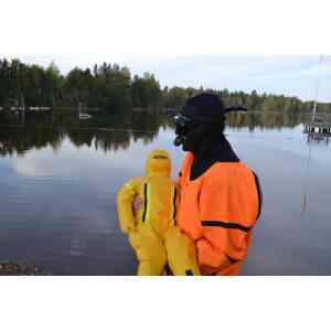 räddningsdocka vattenlivräddning barn