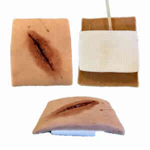 Simulationssår med sårliknande öppning och bandage